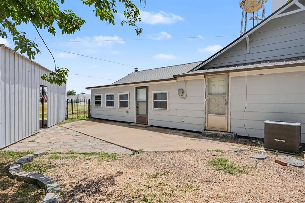 Photo 34 — 110 W Davis Street, Tipton, OK 73570