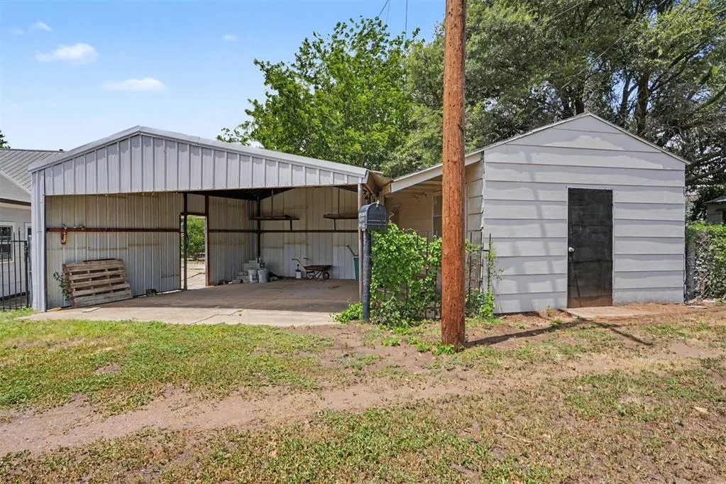 Photo 37 — 110 W Davis Street, Tipton, OK 73570