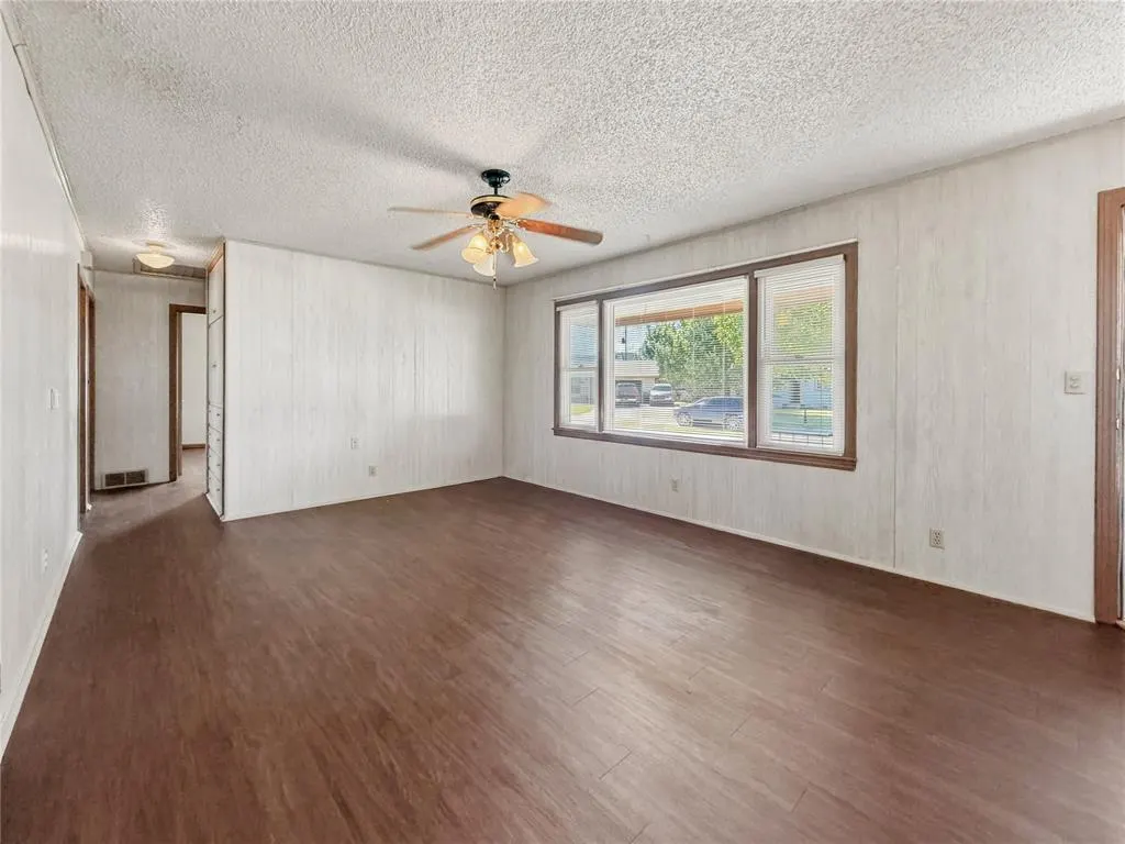 Photo 4 — 1411 S Reno Avenue, El Reno, OK 73036