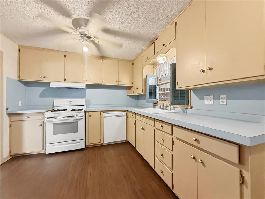 Photo 6 — 1411 S Reno Avenue, El Reno, OK 73036