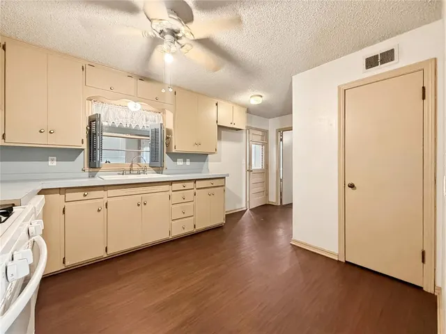 Photo 7 — 1411 S Reno Avenue, El Reno, OK 73036