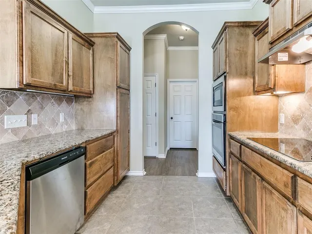 Photo 7 — 908 Laurel Creek Drive, Yukon, OK 73099