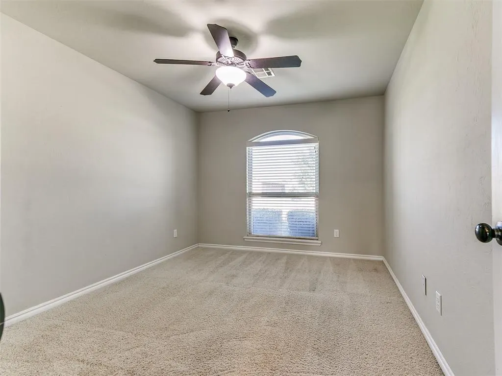 Photo 11 — 908 Laurel Creek Drive, Yukon, OK 73099