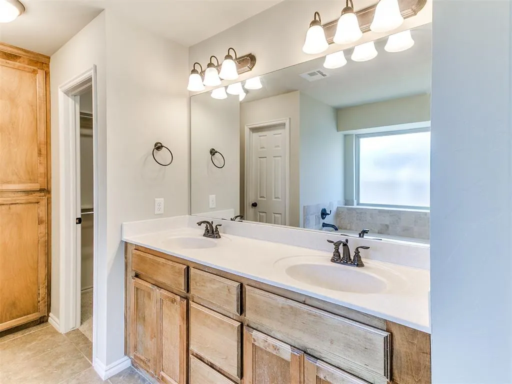 Photo 23 — 908 Laurel Creek Drive, Yukon, OK 73099
