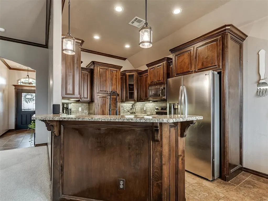 Photo 10 — 11928 SW 17th Street, Yukon, OK 73099