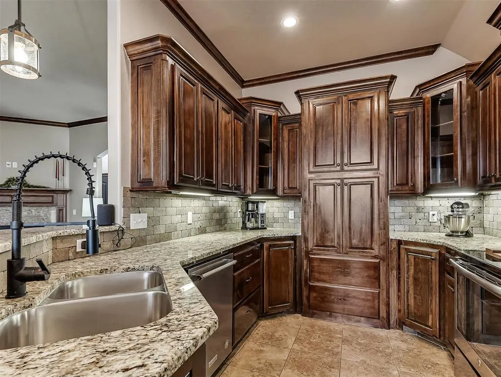Photo 11 — 11928 SW 17th Street, Yukon, OK 73099