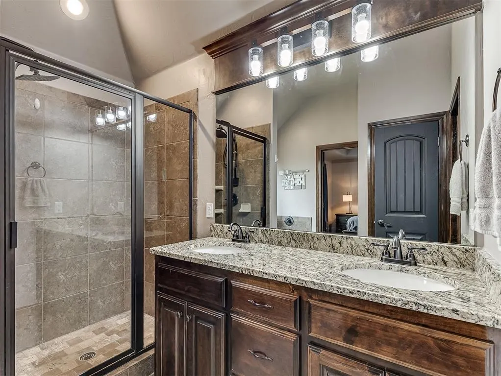 Photo 19 — 11928 SW 17th Street, Yukon, OK 73099