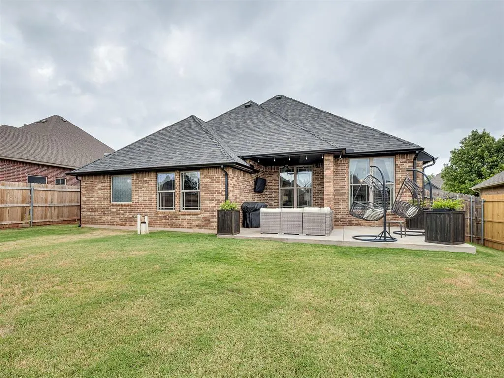 Photo 34 — 11928 SW 17th Street, Yukon, OK 73099