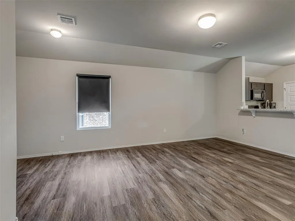 Photo 9 — 11721 NW 95th Street, Yukon, OK 73099