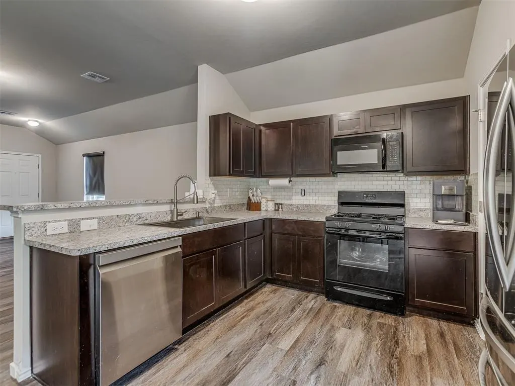 Photo 13 — 11721 NW 95th Street, Yukon, OK 73099