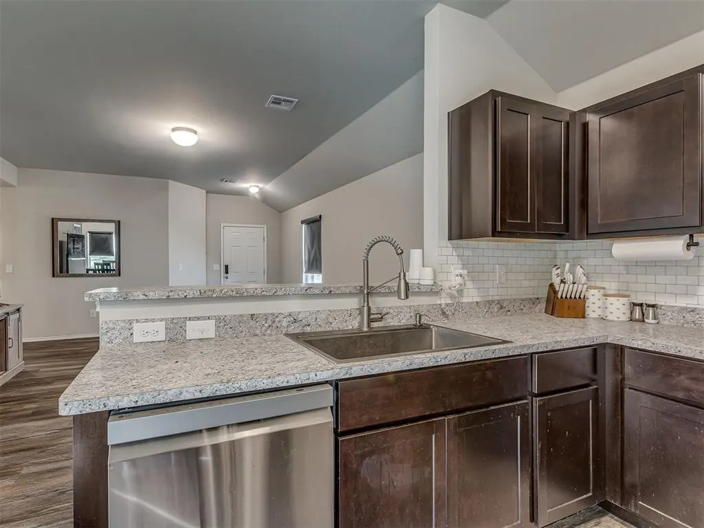 Photo 15 — 11721 NW 95th Street, Yukon, OK 73099