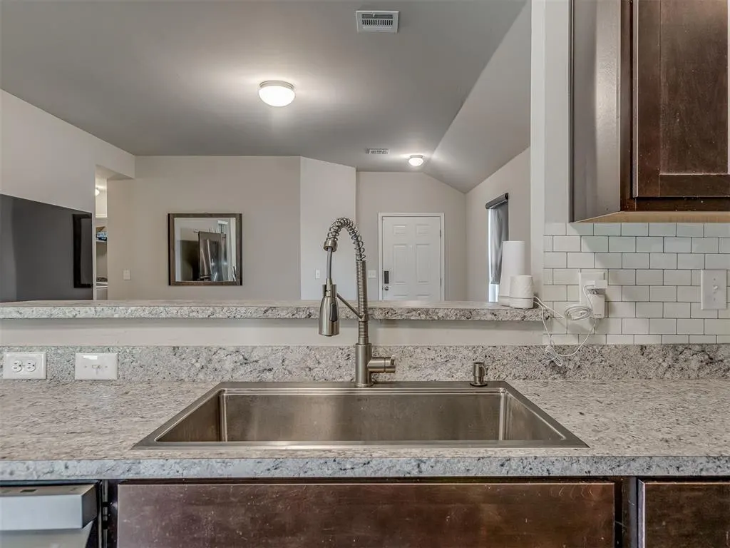 Photo 16 — 11721 NW 95th Street, Yukon, OK 73099
