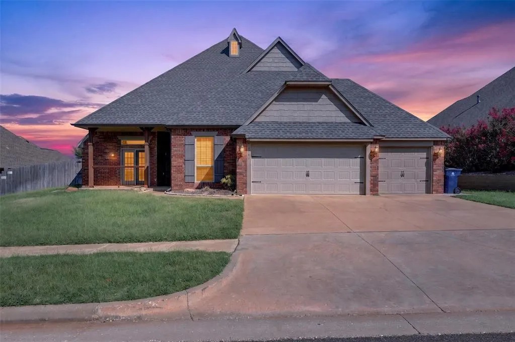 Front exterior — 19504 Chestermere Circle, Edmond, OK 73012