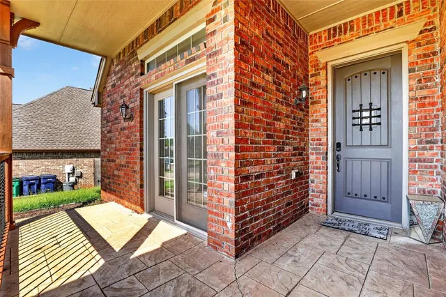 Photo 2 — 19504 Chestermere Circle, Edmond, OK 73012