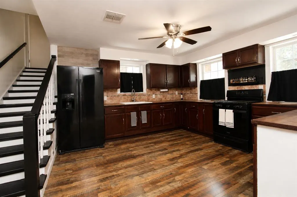 Photo 8 — 502 W Broadway Street, Altus, OK 73521