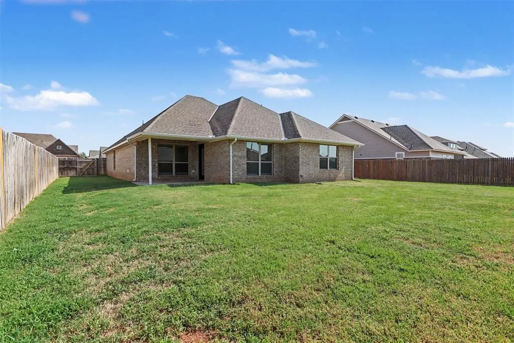 Photo 15 — 11104 SW 32nd Street, Yukon, OK 73099