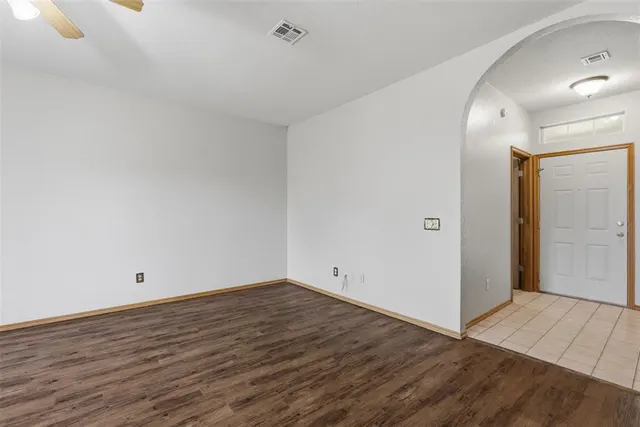Photo 4 — 10116 Glascow Drive, Yukon, OK 73099
