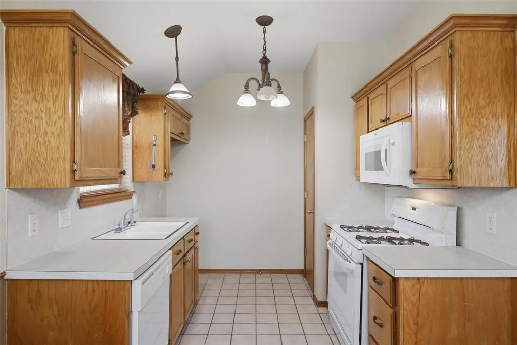 Photo 10 — 10116 Glascow Drive, Yukon, OK 73099