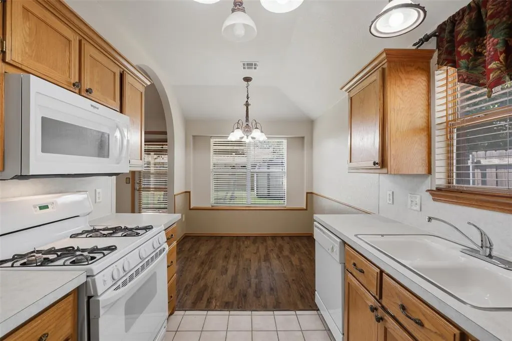 Photo 11 — 10116 Glascow Drive, Yukon, OK 73099