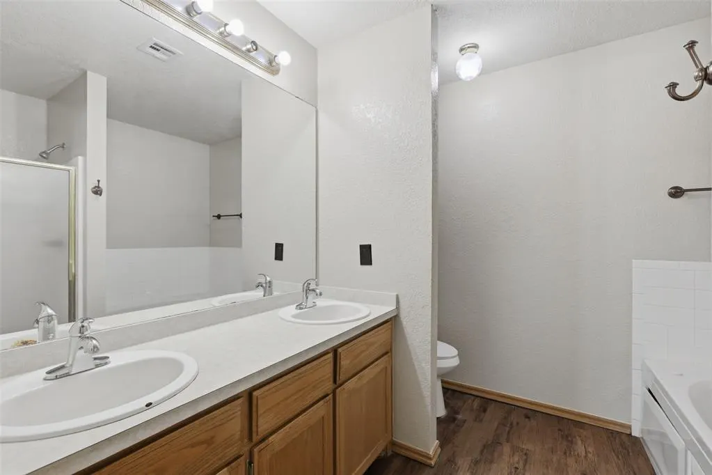 Photo 18 — 10116 Glascow Drive, Yukon, OK 73099