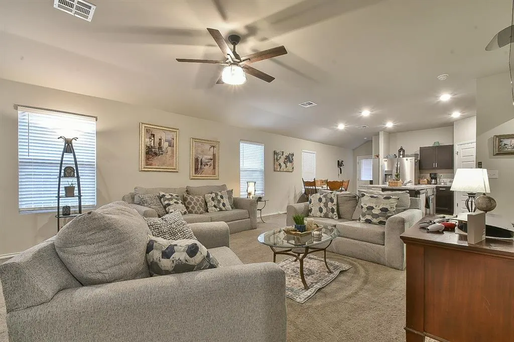 Photo 2 — 9504 NW 118th Street, Yukon, OK 73099