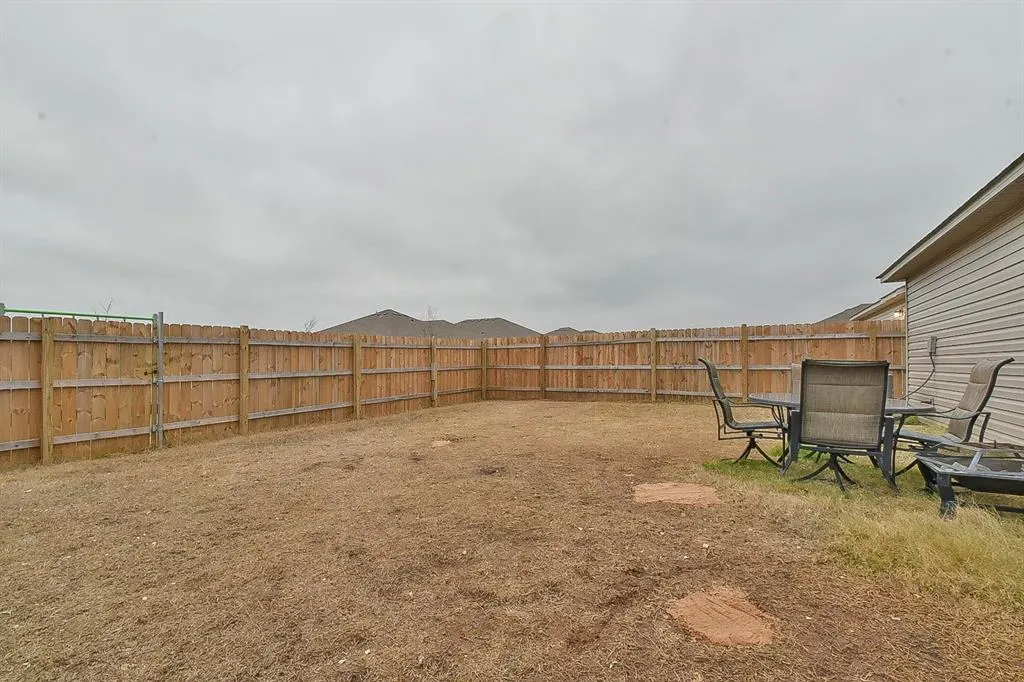 Photo 15 — 9504 NW 118th Street, Yukon, OK 73099