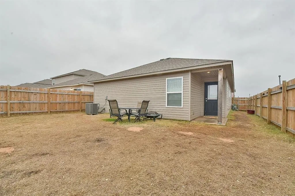 Photo 16 — 9504 NW 118th Street, Yukon, OK 73099