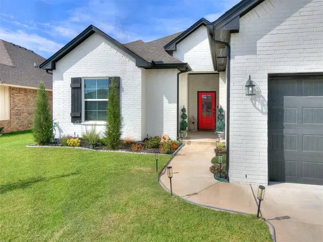 Photo 2 — 10812 Glover River Drive, Yukon, OK 73099