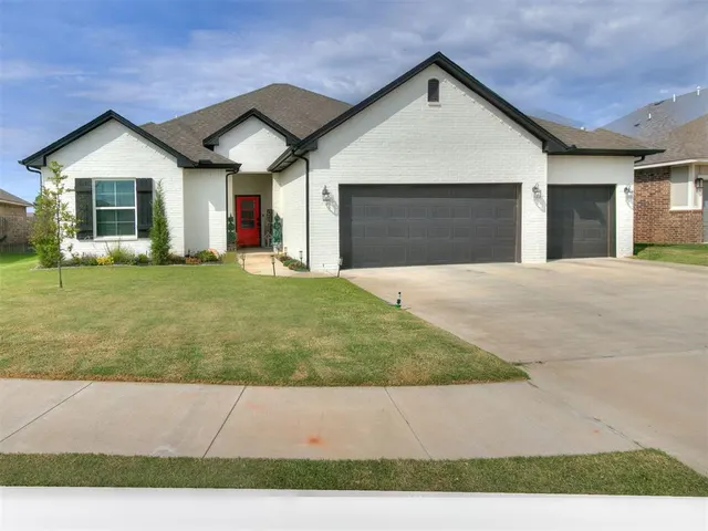 Front exterior — 10812 Glover River Drive, Yukon, OK 73099