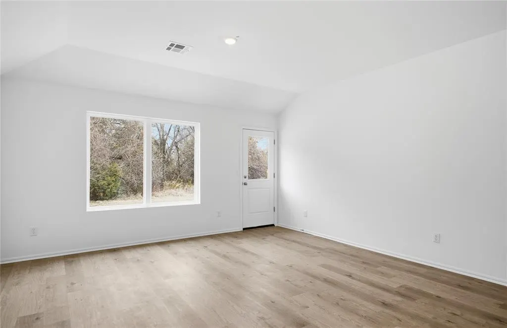 Photo 2 — 10969 SW 25th Street, Yukon, OK 73099