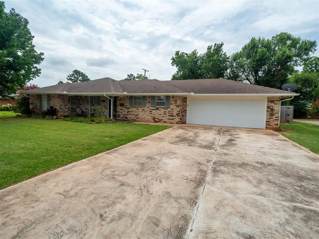 Photo 36 — 207 E Chicago Street, Shawnee, OK 74804