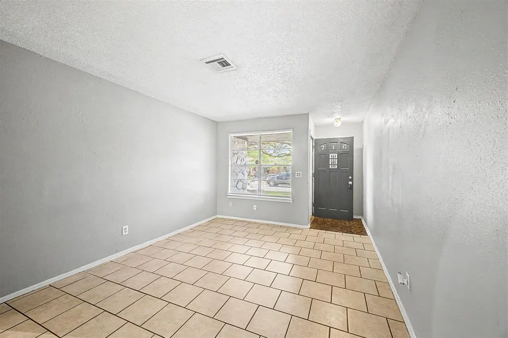 Photo 3 — 716 Lloyd Avenue, Oklahoma City, OK 73130