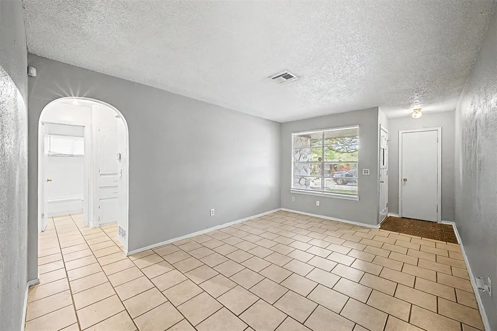 Photo 4 — 716 Lloyd Avenue, Oklahoma City, OK 73130