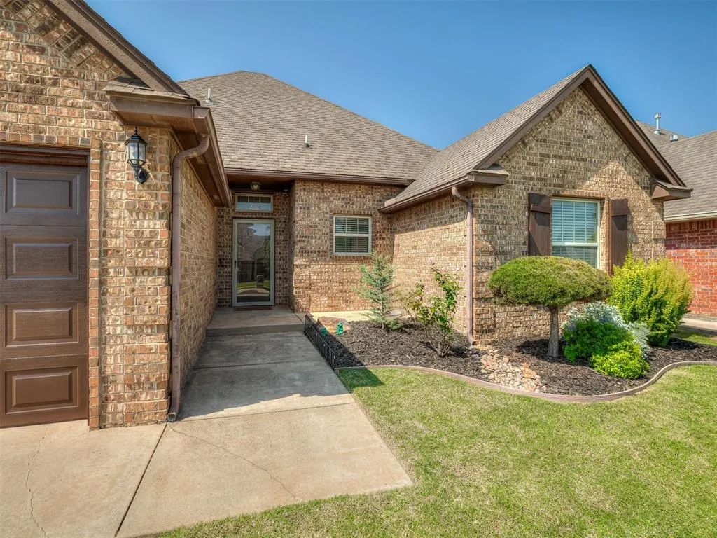 Photo 2 — 4913 SW 121st Place, Oklahoma City, OK 73173