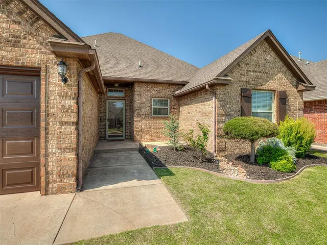 Photo 2 — 4913 SW 121st Place, Oklahoma City, OK 73173