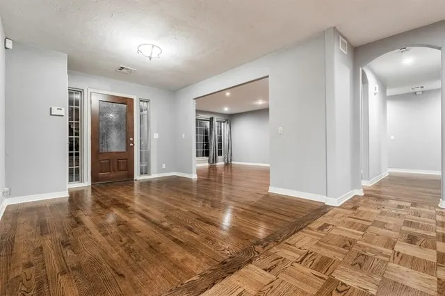 Photo 2 — 1906 Dorchester Drive, Oklahoma City, OK 73120