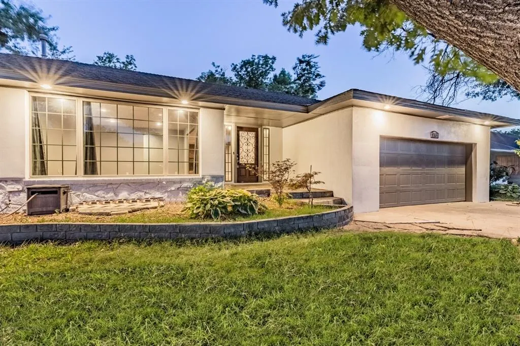 Photo 3 — 1906 Dorchester Drive, Oklahoma City, OK 73120