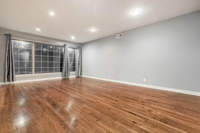 Photo 6 — 1906 Dorchester Drive, Oklahoma City, OK 73120