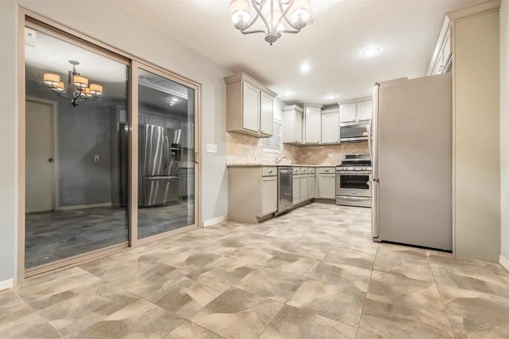 Photo 7 — 1906 Dorchester Drive, Oklahoma City, OK 73120