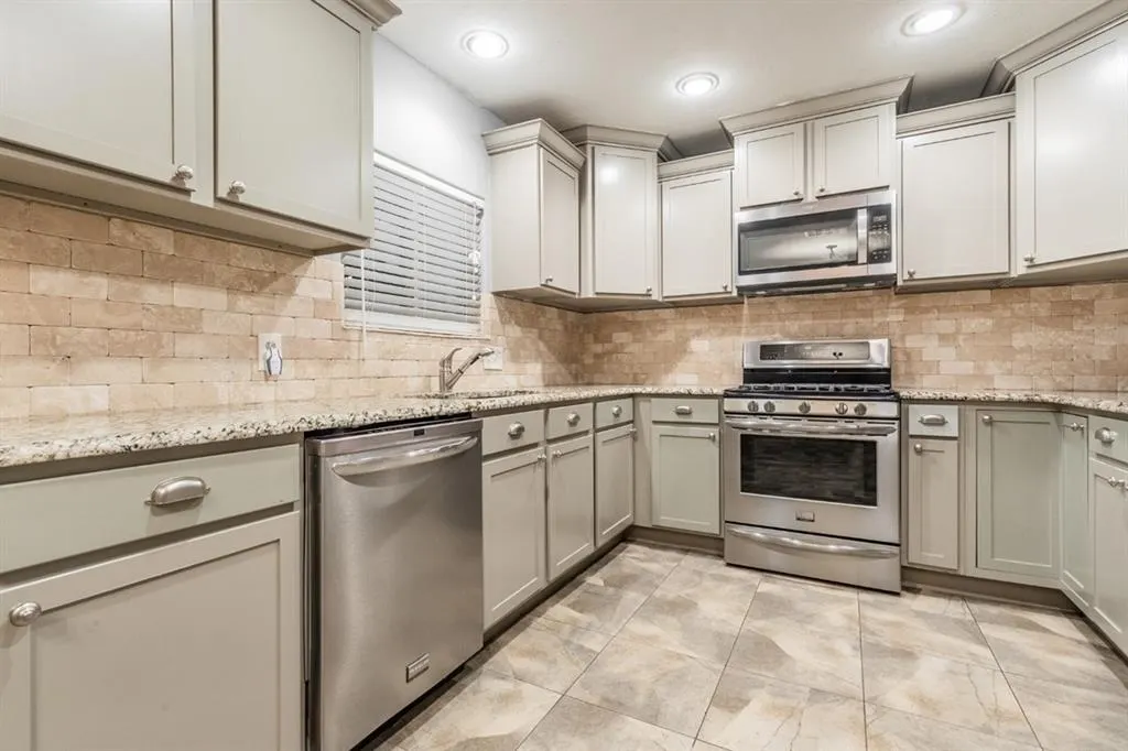 Photo 9 — 1906 Dorchester Drive, Oklahoma City, OK 73120