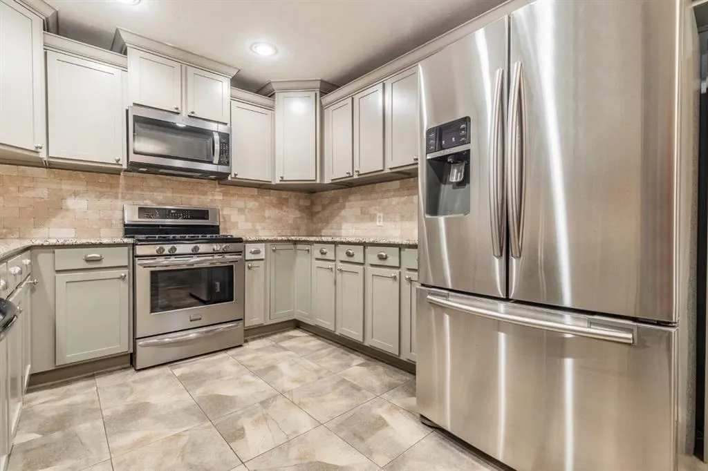 Photo 10 — 1906 Dorchester Drive, Oklahoma City, OK 73120