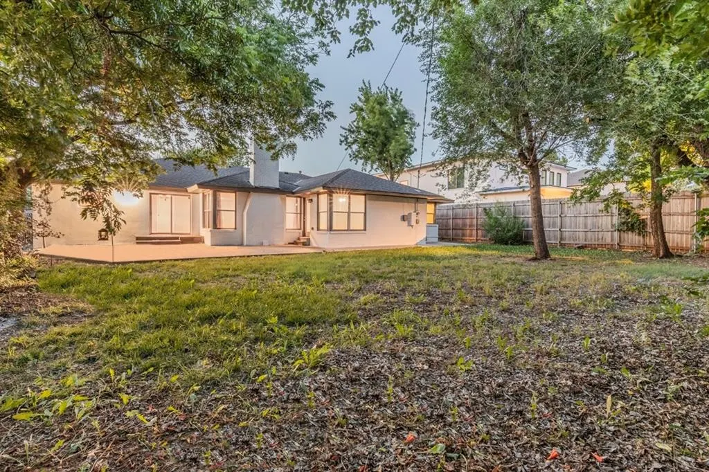 Photo 19 — 1906 Dorchester Drive, Oklahoma City, OK 73120