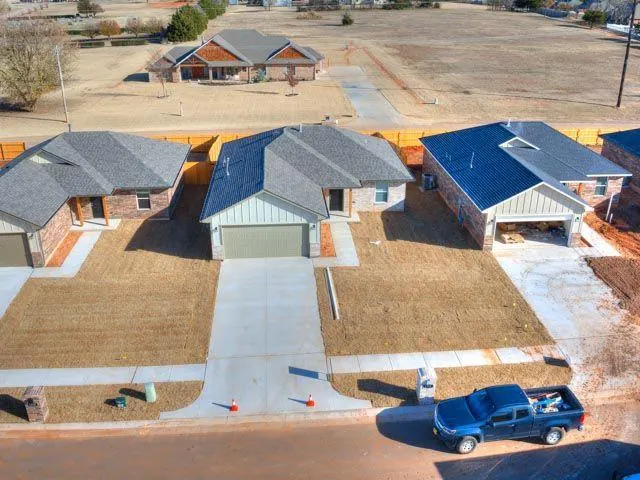 Photo 3 — 1619 Highland Loop, Guthrie, OK 73044