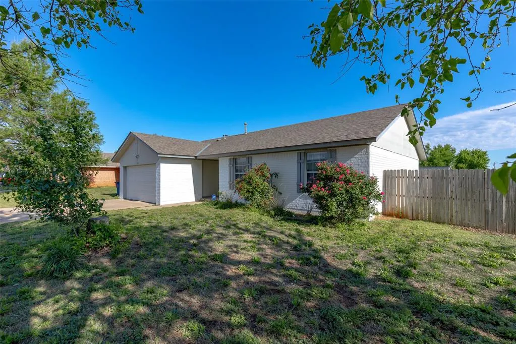 Photo 3 — 907 W Tesio Way, Mustang, OK 73064