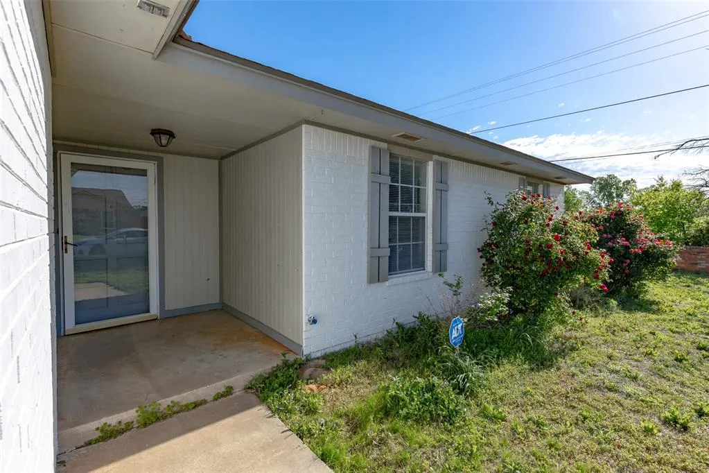 Photo 4 — 907 W Tesio Way, Mustang, OK 73064