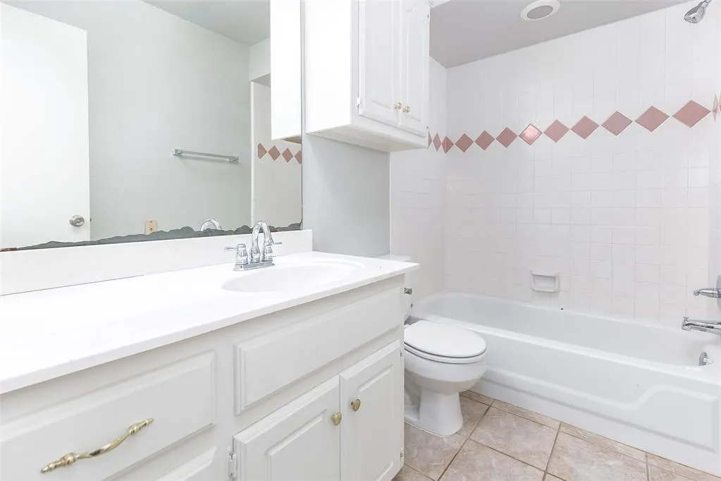 Photo 8 — 907 W Tesio Way, Mustang, OK 73064