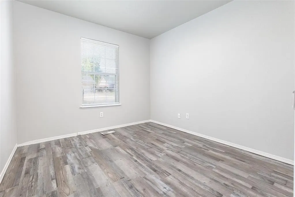 Photo 9 — 907 W Tesio Way, Mustang, OK 73064