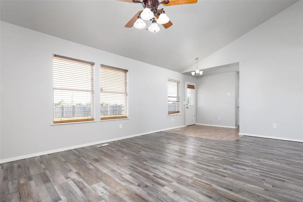 Photo 12 — 907 W Tesio Way, Mustang, OK 73064