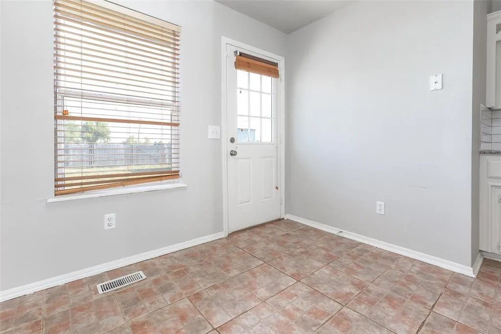 Photo 13 — 907 W Tesio Way, Mustang, OK 73064