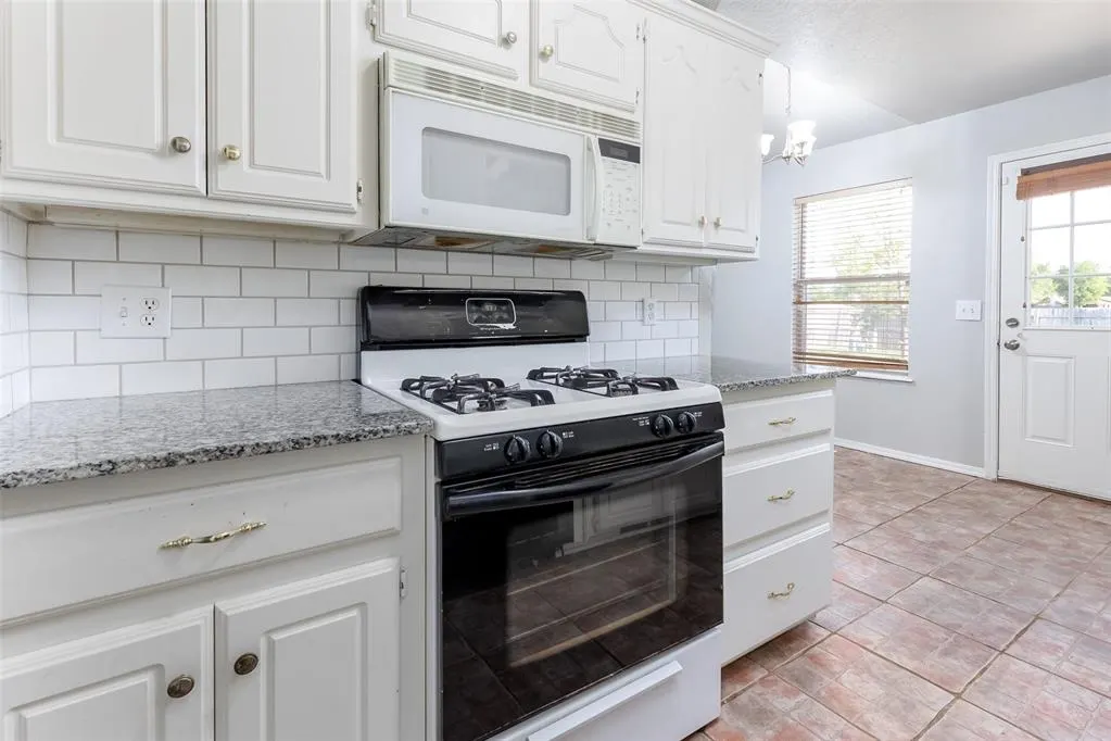 Photo 16 — 907 W Tesio Way, Mustang, OK 73064